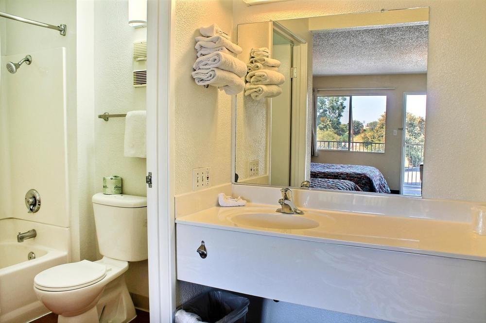 Motel 6-Bakersfield, Ca - Convention Center ภายนอก รูปภาพ