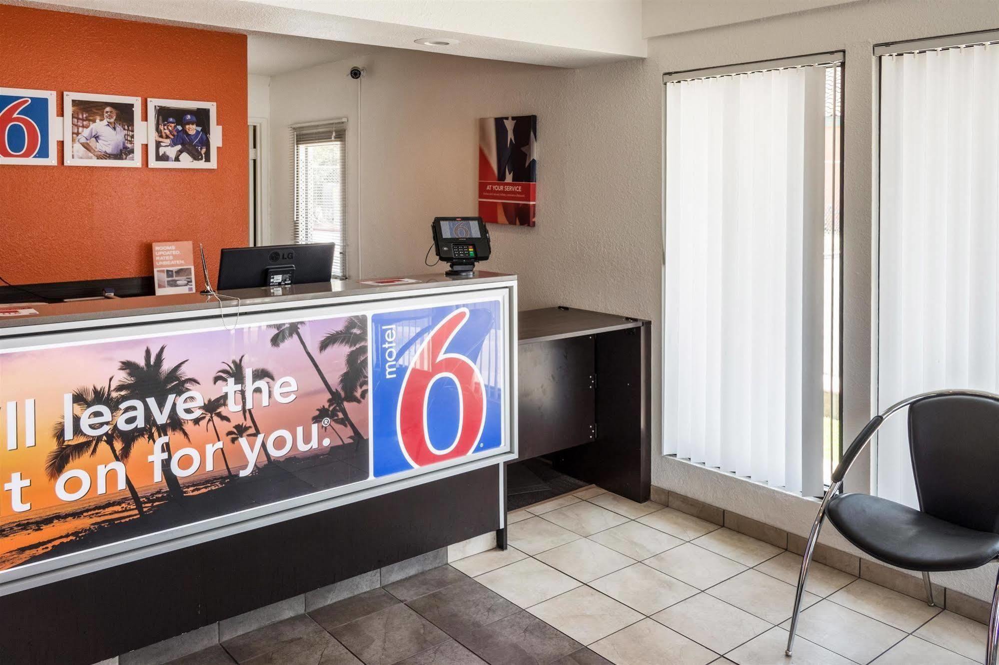 Motel 6-Bakersfield, Ca - Convention Center ภายนอก รูปภาพ
