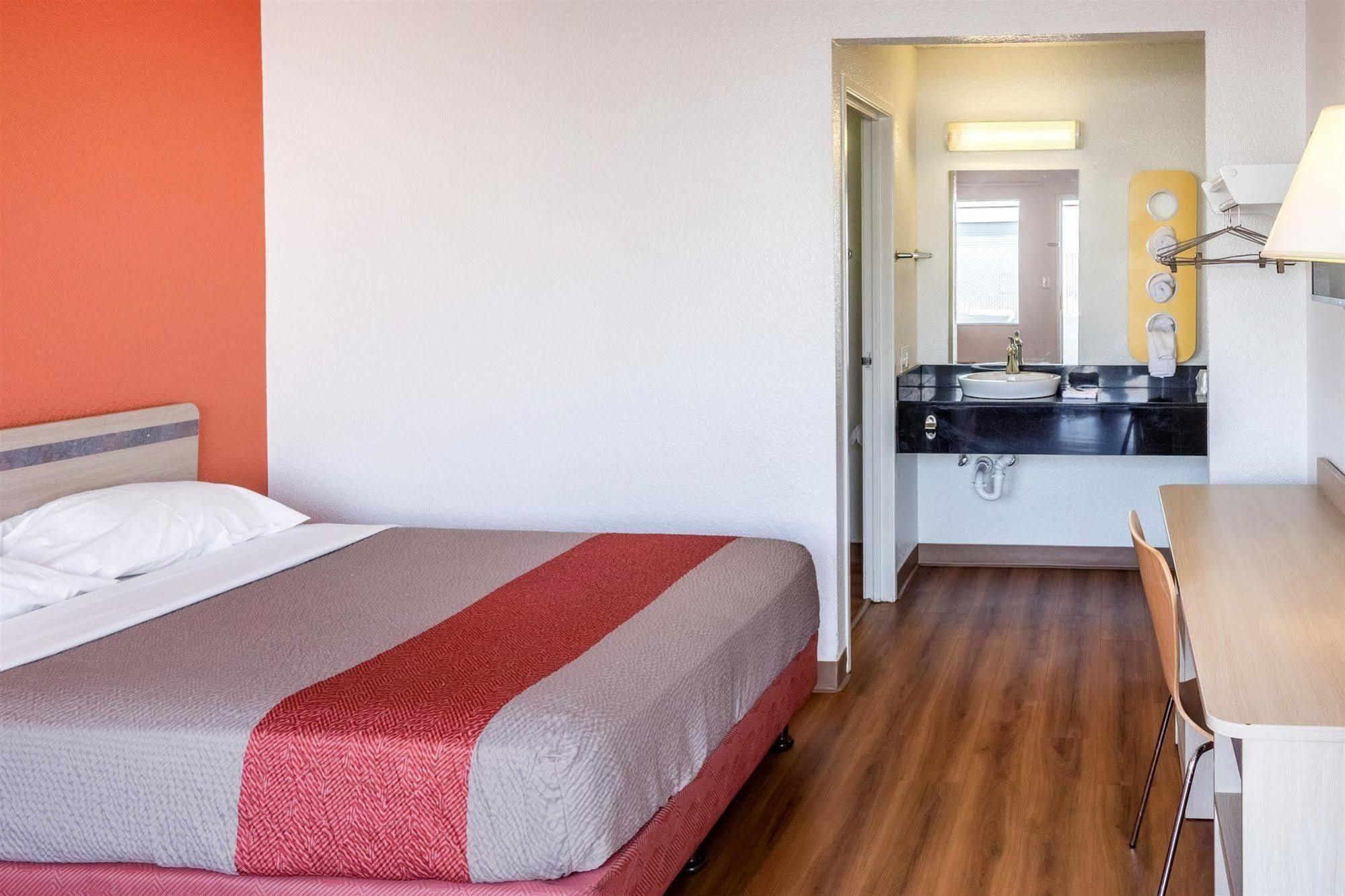 Motel 6-Bakersfield, Ca - Convention Center ภายนอก รูปภาพ