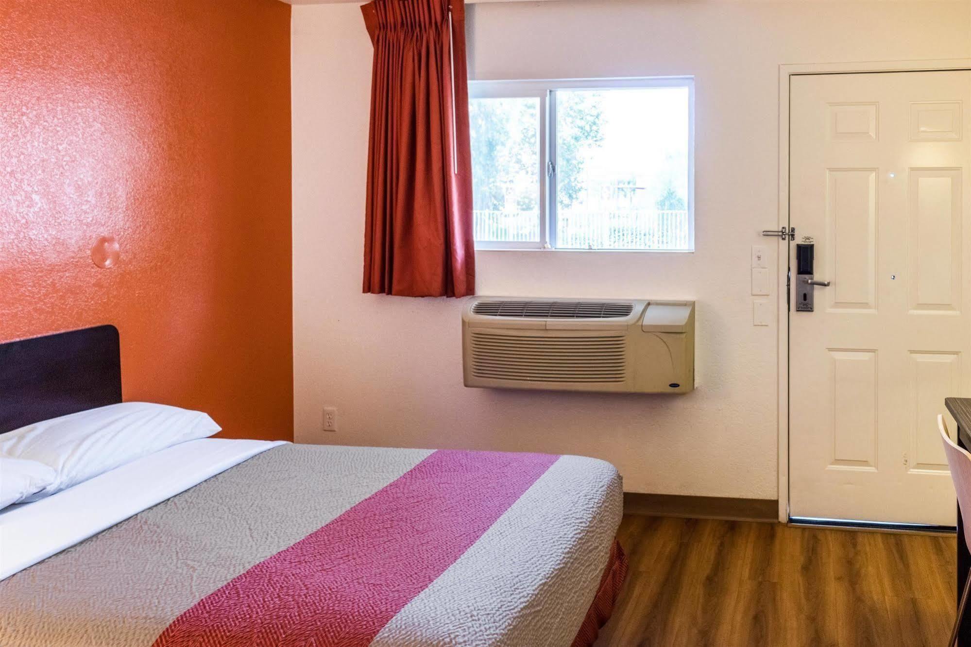 Motel 6-Bakersfield, Ca - Convention Center ภายนอก รูปภาพ