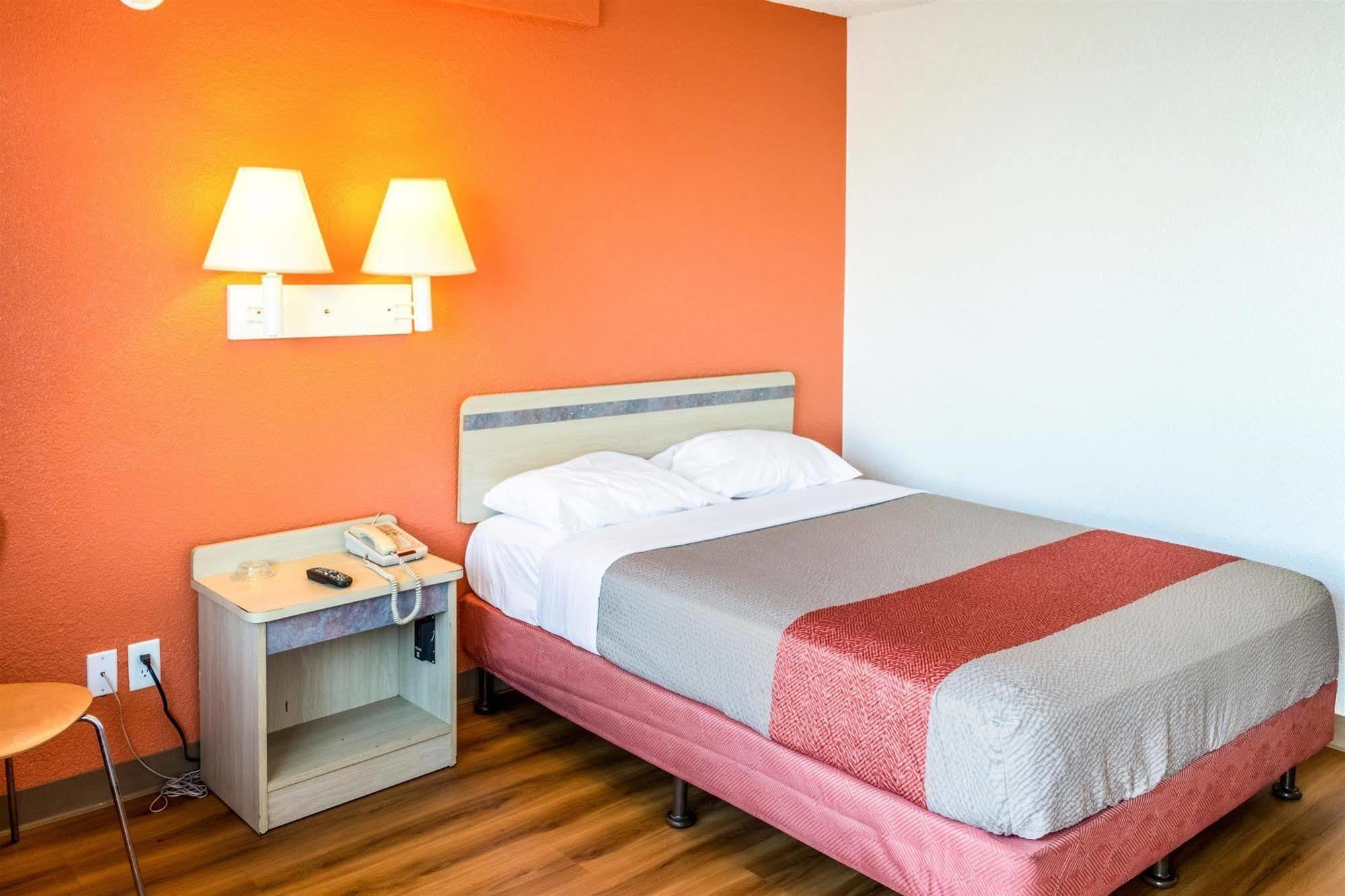 Motel 6-Bakersfield, Ca - Convention Center ภายนอก รูปภาพ