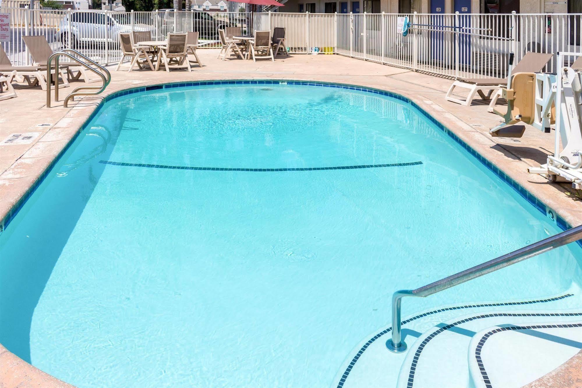 Motel 6-Bakersfield, Ca - Convention Center ภายนอก รูปภาพ